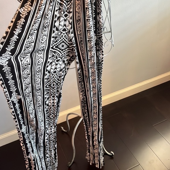 Miley + Molly black and white patterned maxi dress/beach cover up - Picture 5 of 6